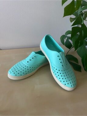Native shoes, women’s size 9